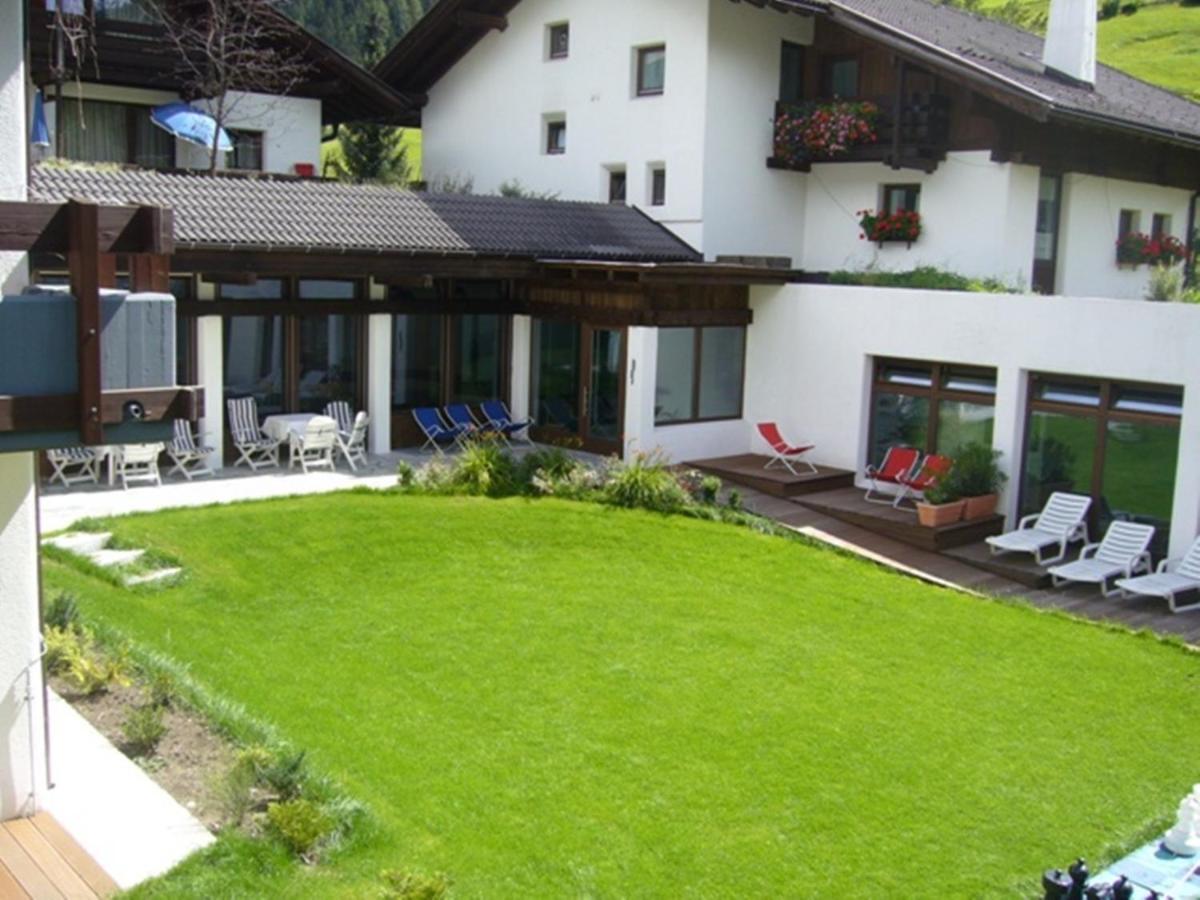 Residence Silvester Racines Εξωτερικό φωτογραφία